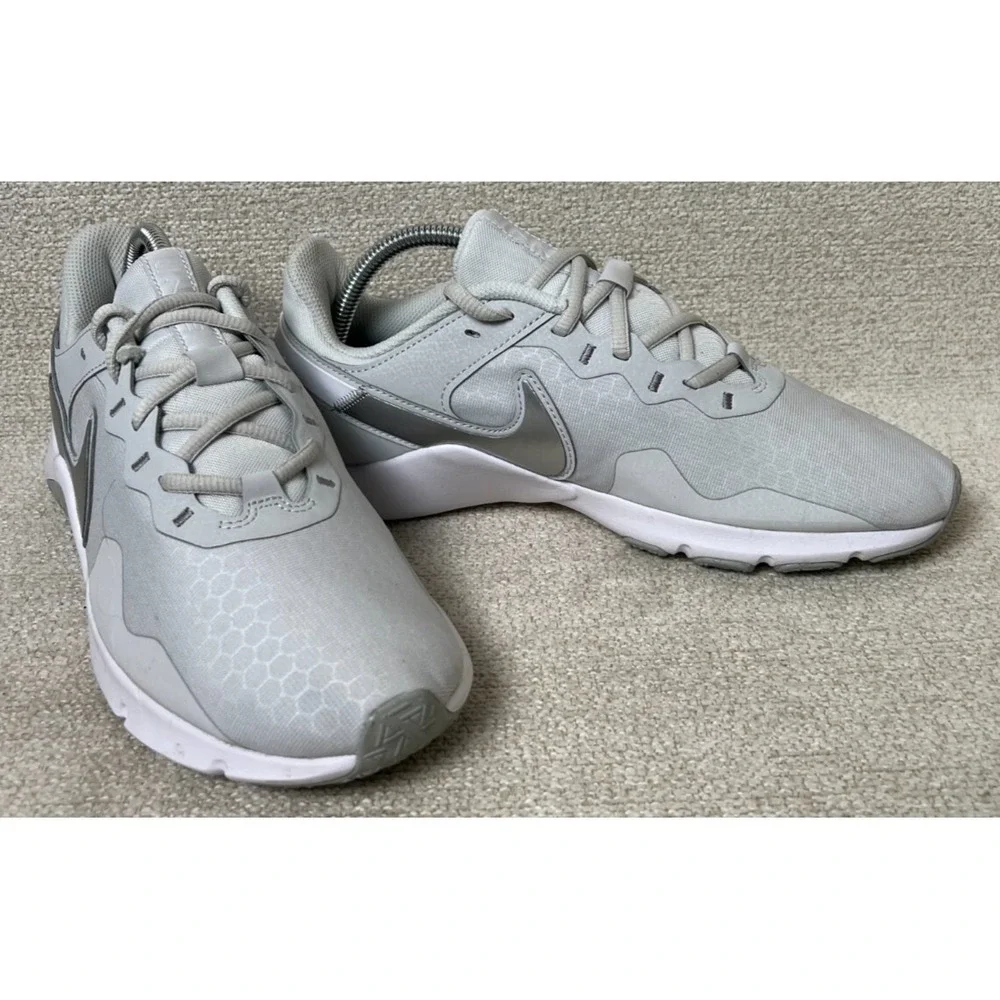 Nike Shoes Women 10 Legend Essentials Running White Sneakers Lightweight Trainer